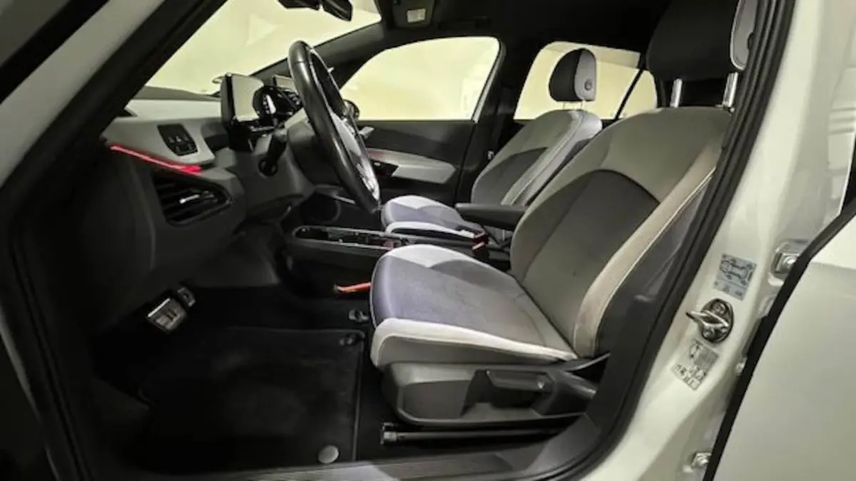 First Plus 58 kWh parkeersensoren stoelverwarming camera navigatie led