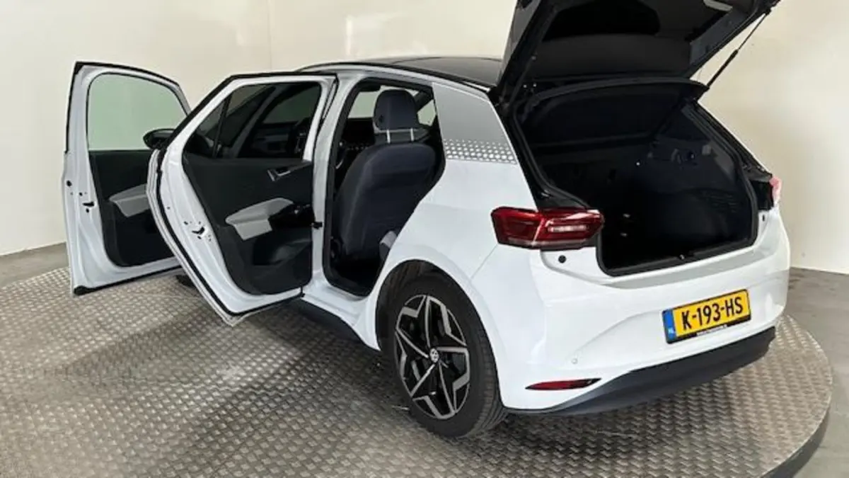 First Plus 58 kWh parkeersensoren stoelverwarming camera navigatie led