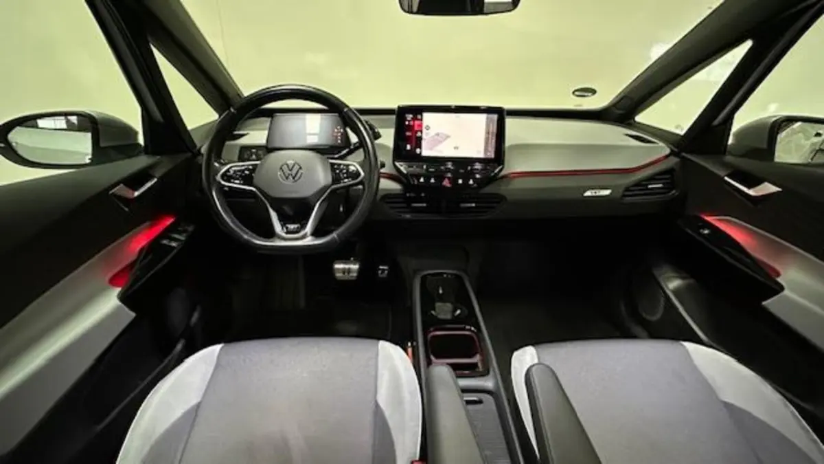 First Plus 58 kWh parkeersensoren stoelverwarming camera navigatie led