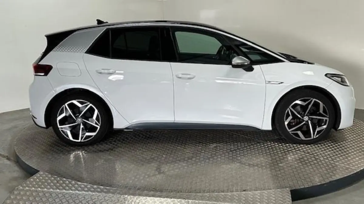 First Plus 58 kWh parkeersensoren stoelverwarming camera navigatie led