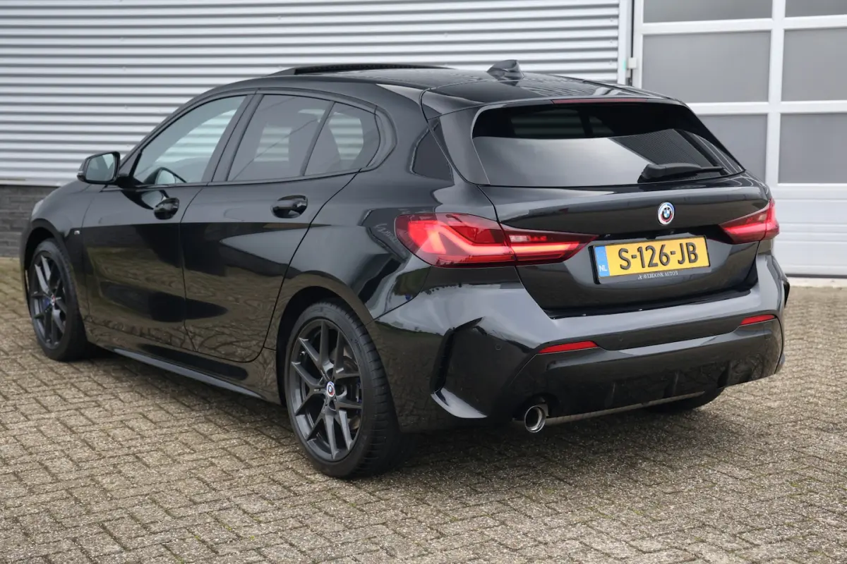 118i M-Sport Aut. NAP|Pano|Stoelvw|Cam|Trekhaak|Leder