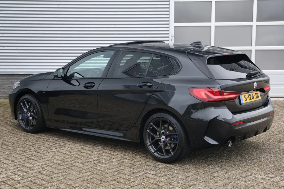118i M-Sport Aut. NAP|Pano|Stoelvw|Cam|Trekhaak|Leder