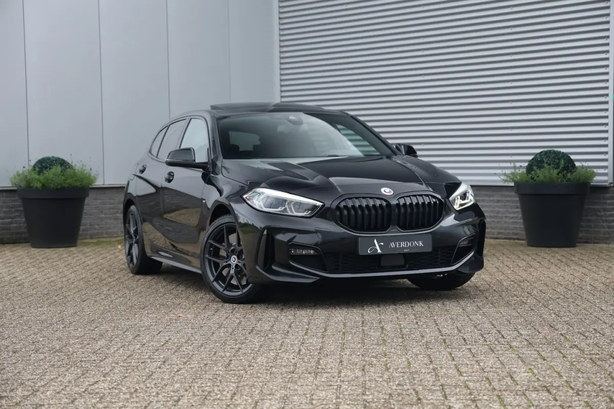 118i M-Sport Aut. NAP|Pano|Stoelvw|Cam|Trekhaak|Leder