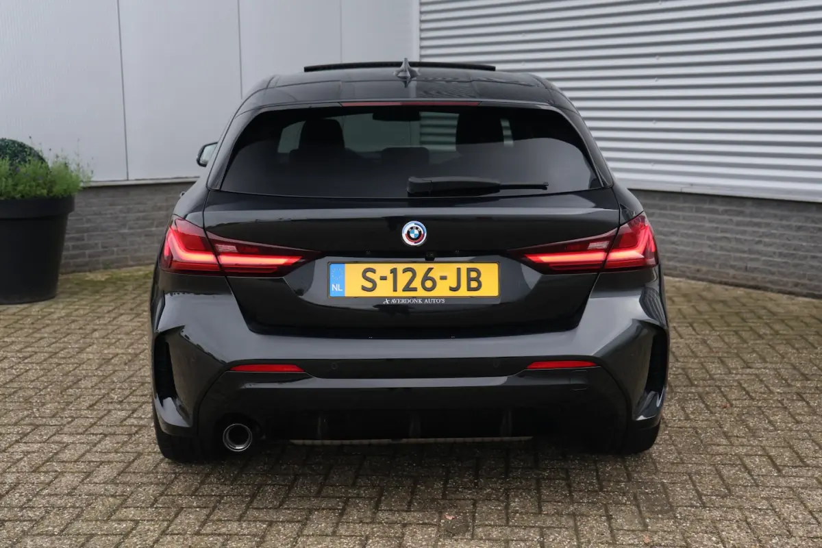 118i M-Sport Aut. NAP|Pano|Stoelvw|Cam|Trekhaak|Leder