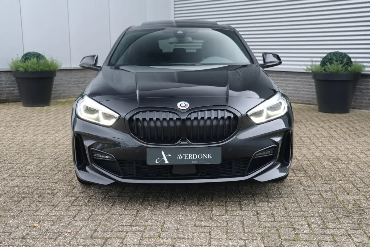 118i M-Sport Aut. NAP|Pano|Stoelvw|Cam|Trekhaak|Leder