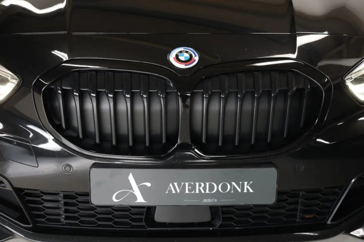 118i M-Sport Aut. NAP|Pano|Stoelvw|Cam|Trekhaak|Leder