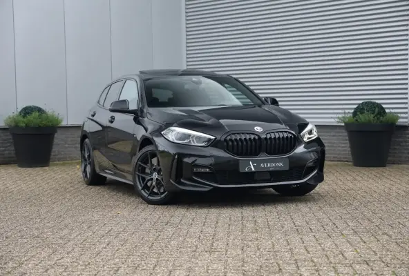 118i M-Sport Aut. NAP|Pano|Stoelvw|Cam|Trekhaak|Leder