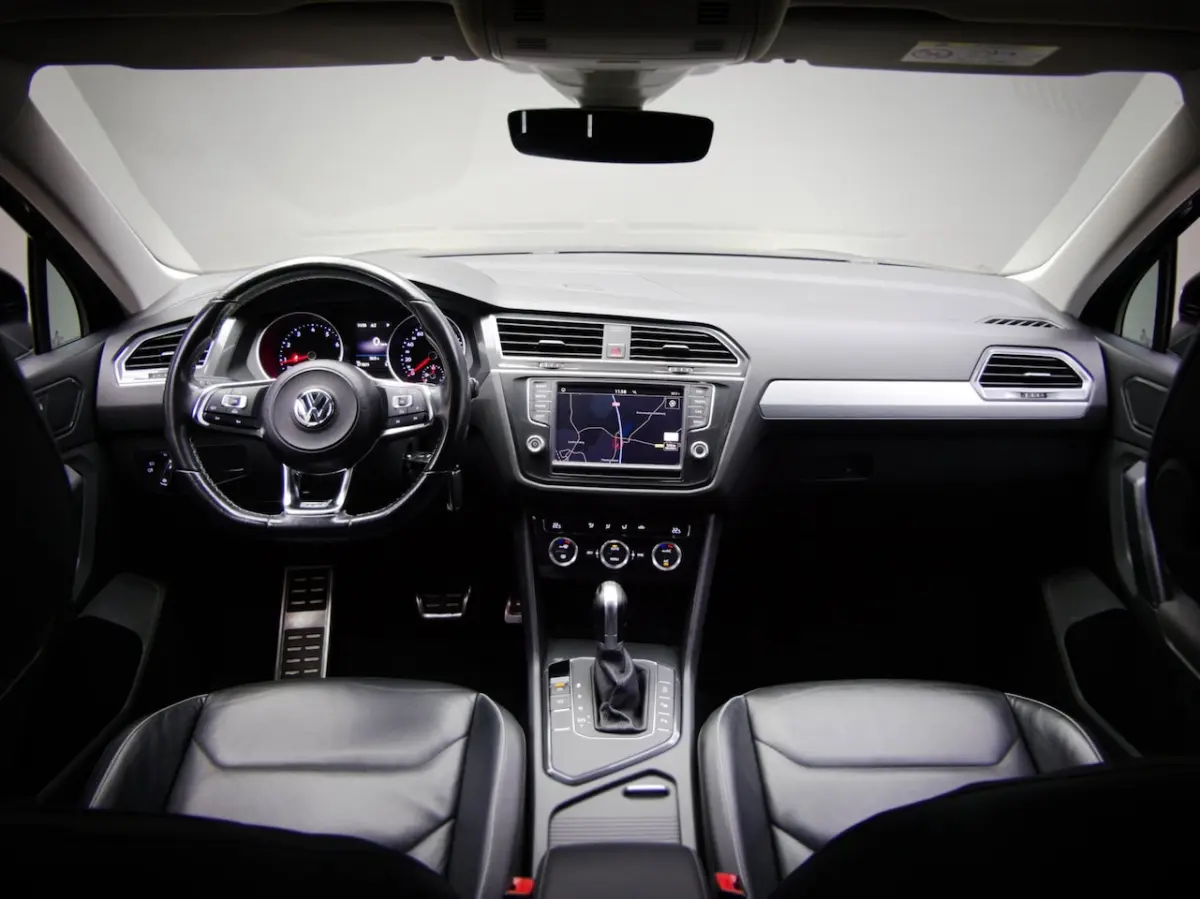 1.4 TSI ACT Connected Series R-Line (APPLE CARPLAY/ANDROID AUTO, SPORTSTOELEN LEDER, ACHTE