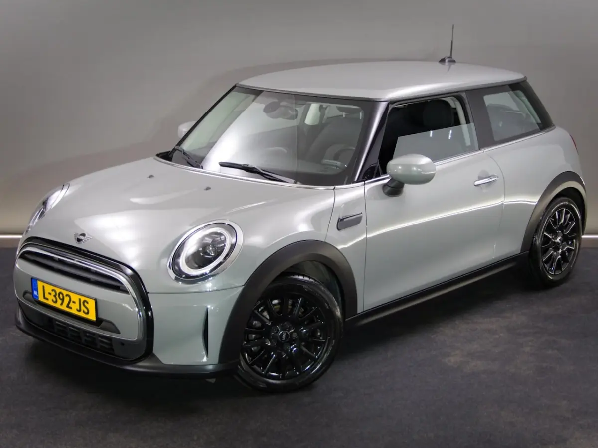 1.5 Essential (UNION JACK LIGHTS, APPLE CARPLAY/ANDROID AUTO, LED-KOPLAMPEN, CLIMATE CONTR