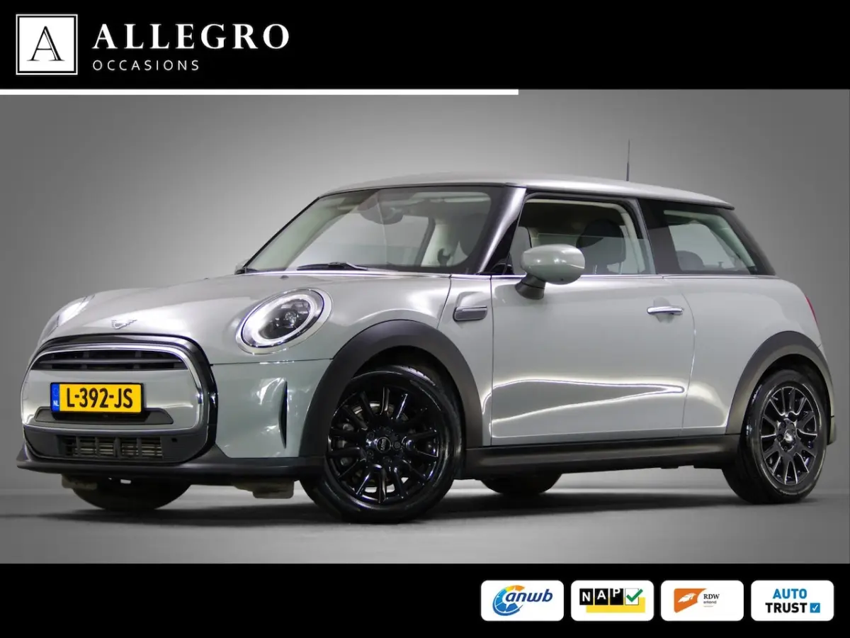 1.5 Essential (UNION JACK LIGHTS, APPLE CARPLAY/ANDROID AUTO, LED-KOPLAMPEN, CLIMATE CONTR