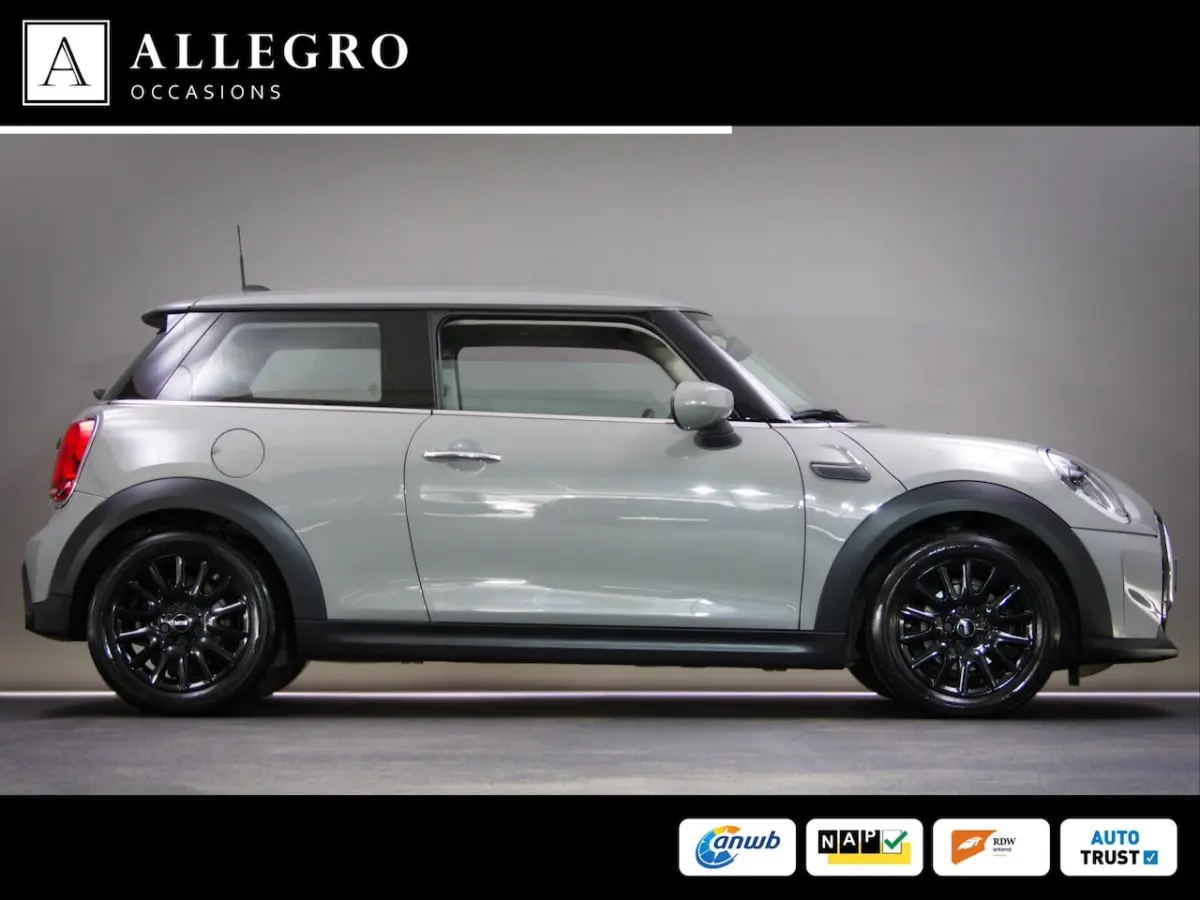 1.5 Essential (UNION JACK LIGHTS, APPLE CARPLAY/ANDROID AUTO, LED-KOPLAMPEN, CLIMATE CONTR