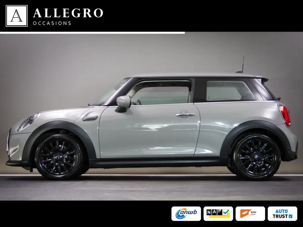 1.5 Essential (UNION JACK LIGHTS, APPLE CARPLAY/ANDROID AUTO, LED-KOPLAMPEN, CLIMATE CONTR