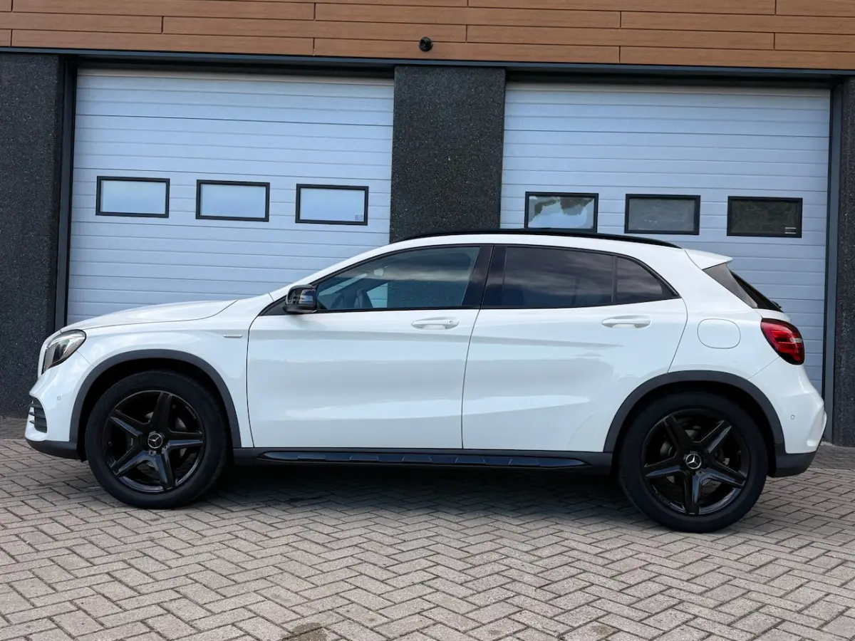 200 Premium Plus AMG/PANO/TREKHAAK/CRUISE