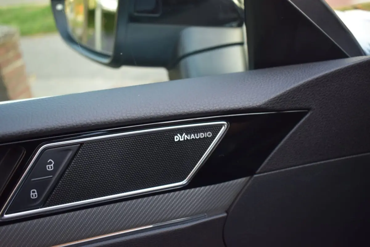 2.0 TSI R-LINE PANO DAK/ADAP CRUISE/NAVI/AIRCO-ECC/CARPLAY/CAMERA/XENON/BLUETOOTHTREKH/PDC