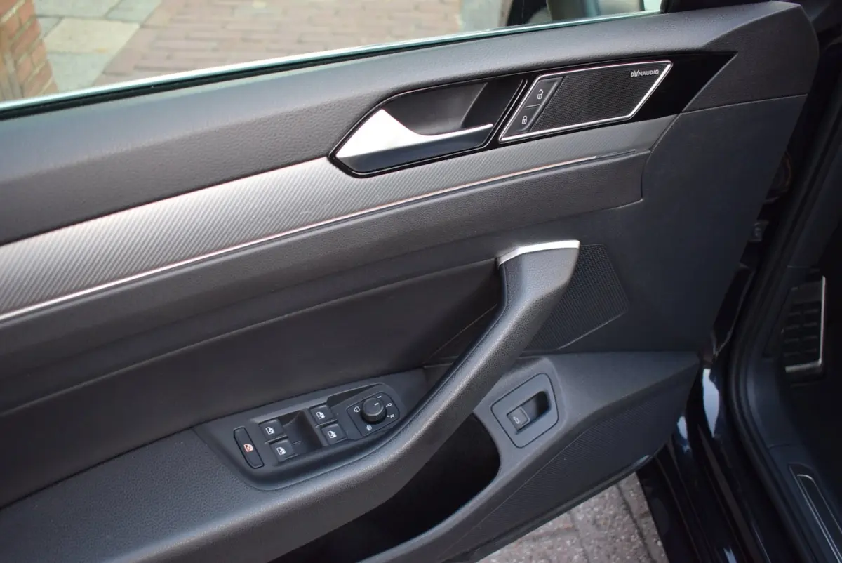 2.0 TSI R-LINE PANO DAK/ADAP CRUISE/NAVI/AIRCO-ECC/CARPLAY/CAMERA/XENON/BLUETOOTHTREKH/PDC