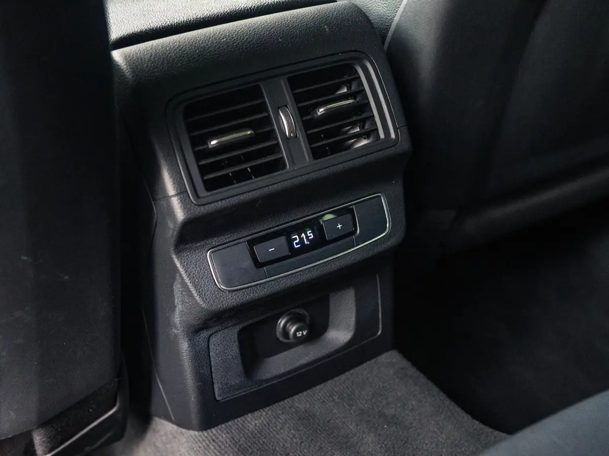 55 TFSI e Quattro Competition Exclusive Violett