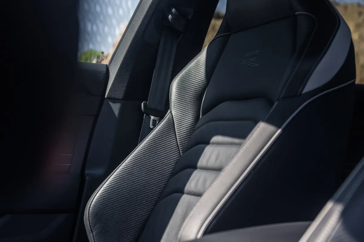 1.4 TSI eHybrid R-Line Business+ SOH 99.4% Sportstoelen 19inch Dealerauto