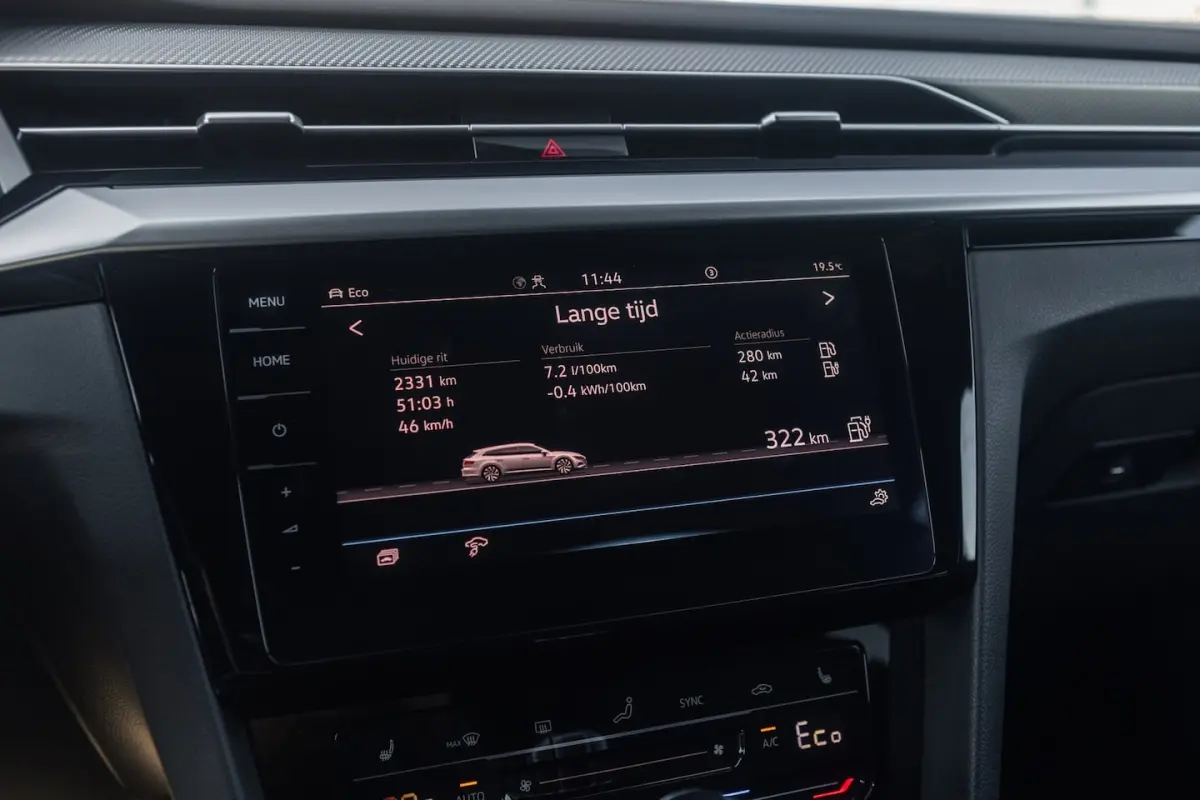 1.4 TSI eHybrid R-Line Business+ SOH 99.4% Sportstoelen 19inch Dealerauto