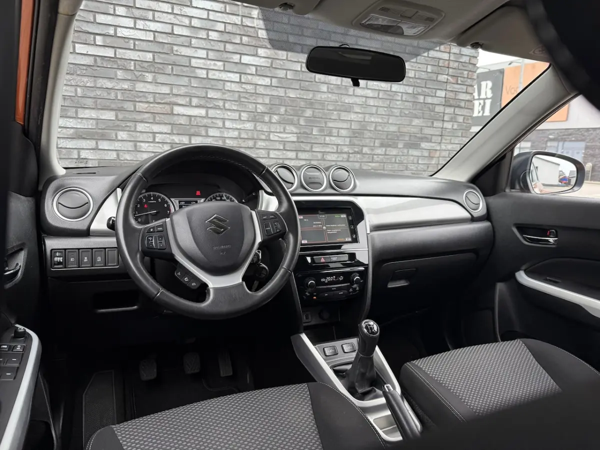 1.6 High Executive Two Tone|Camera|Cruise|Trekhaak|Stoelverwarming