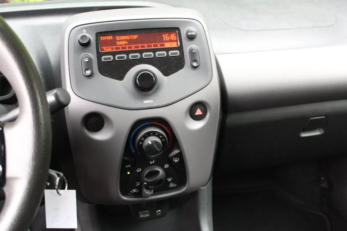 1.0 e-VTi Active 72PK | Airco | DAB | Elektrische ramen