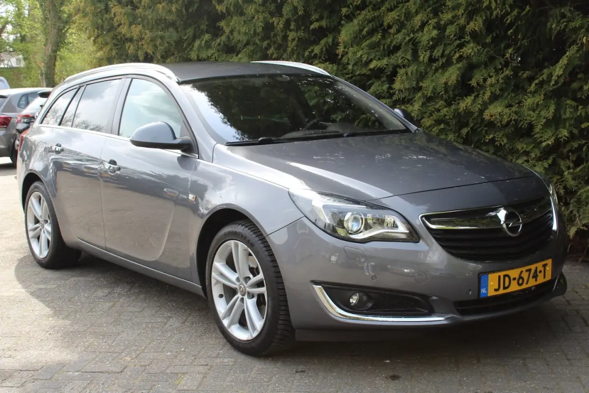 1.6 T Business+ 170PK | Lederen bekleding | Stoel/Stuurverwarming | Navigatie | Parkeersen
