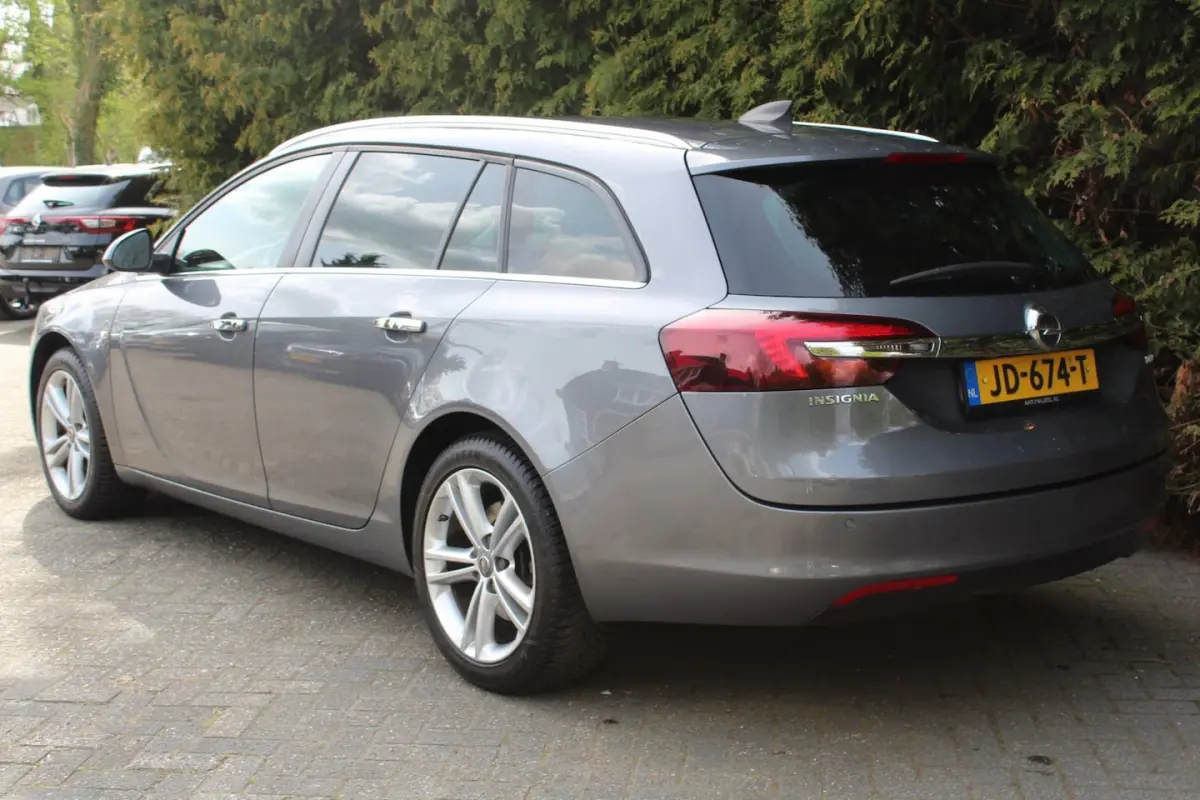 1.6 T Business+ 170PK | Lederen bekleding | Stoel/Stuurverwarming | Navigatie | Parkeersen