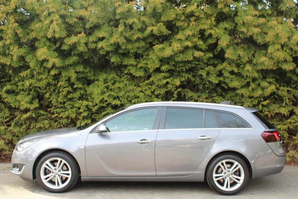 1.6 T Business+ 170PK | Lederen bekleding | Stoel/Stuurverwarming | Navigatie | Parkeersen