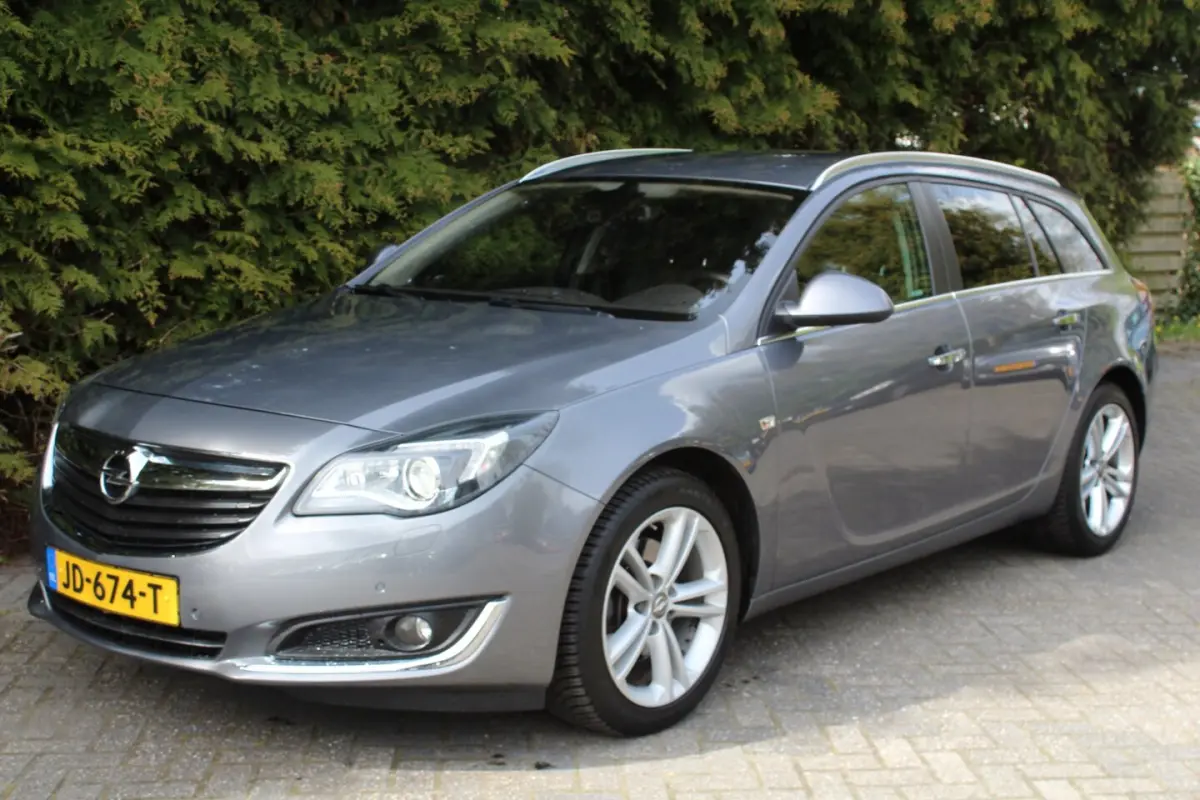 1.6 T Business+ 170PK | Lederen bekleding | Stoel/Stuurverwarming | Navigatie | Parkeersen