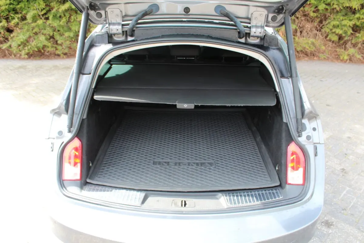 1.6 T Business+ 170PK | Lederen bekleding | Stoel/Stuurverwarming | Navigatie | Parkeersen