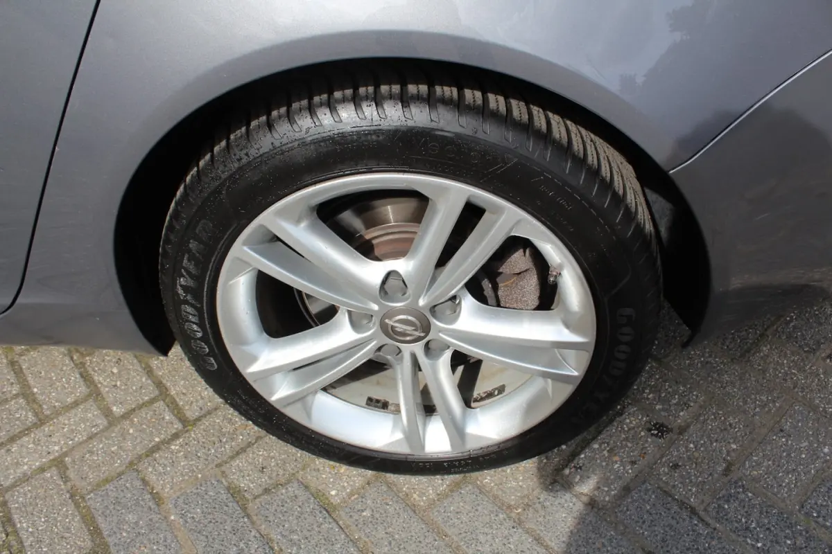 1.6 T Business+ 170PK | Lederen bekleding | Stoel/Stuurverwarming | Navigatie | Parkeersen