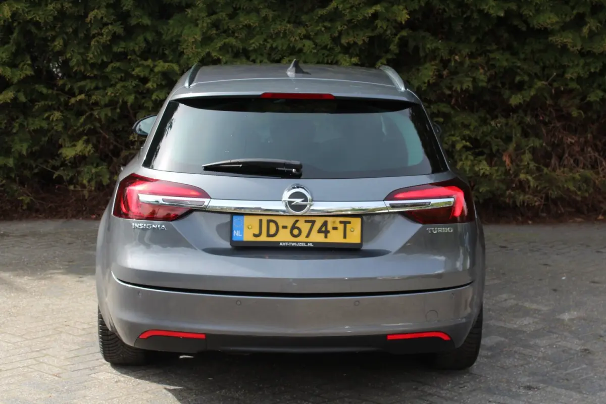 1.6 T Business+ 170PK | Lederen bekleding | Stoel/Stuurverwarming | Navigatie | Parkeersen