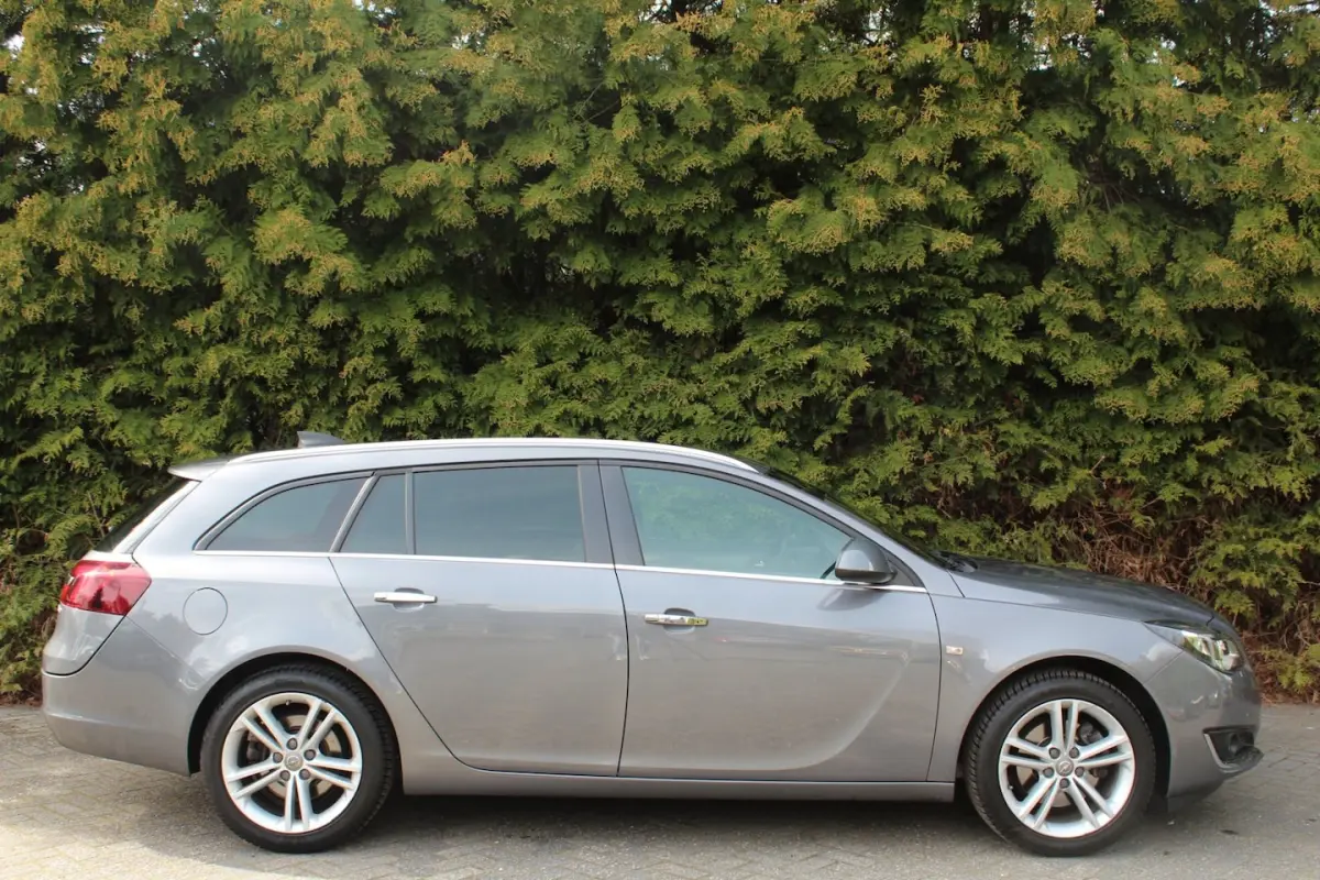 1.6 T Business+ 170PK | Lederen bekleding | Stoel/Stuurverwarming | Navigatie | Parkeersen