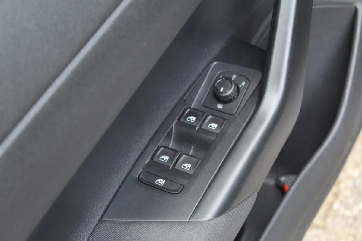 1.0 TSI Comfortline Business 95PK | Navigatie | Parkeersensoren | Cruise Control | Apple/A