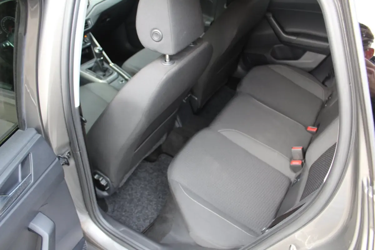 1.0 TSI Comfortline Business 95PK | Navigatie | Parkeersensoren | Cruise Control | Apple/A