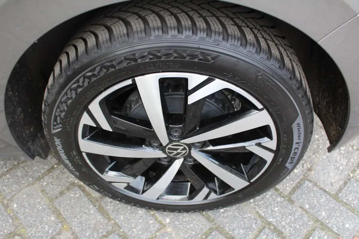 1.0 TSI Comfortline Business 95PK | Navigatie | Parkeersensoren | Cruise Control | Apple/A