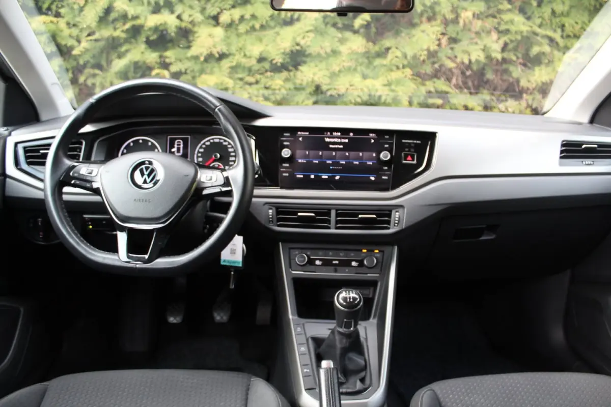 1.0 TSI Comfortline Business 95PK | Navigatie | Parkeersensoren | Cruise Control | Apple/A