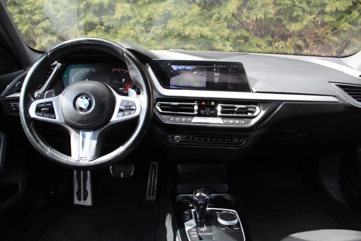 118d High Executive M 150PK Automaat | M-sportpakket | HUD | Carplay | Stoelverwarming | N