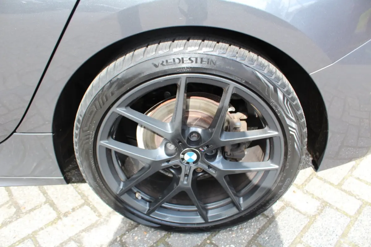 118d High Executive M 150PK Automaat | M-sportpakket | HUD | Carplay | Stoelverwarming | N