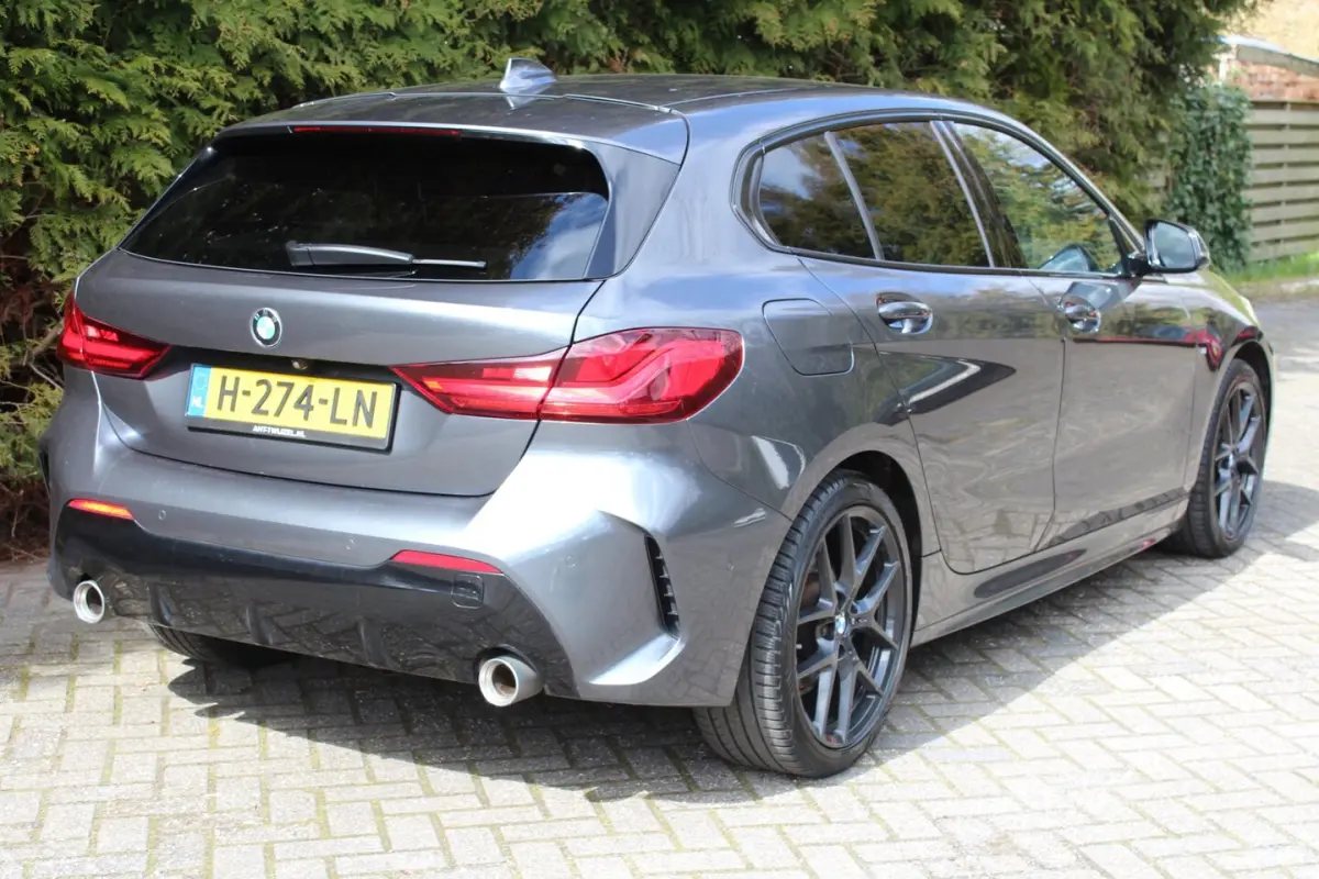118d High Executive M 150PK Automaat | M-sportpakket | HUD | Carplay | Stoelverwarming | N