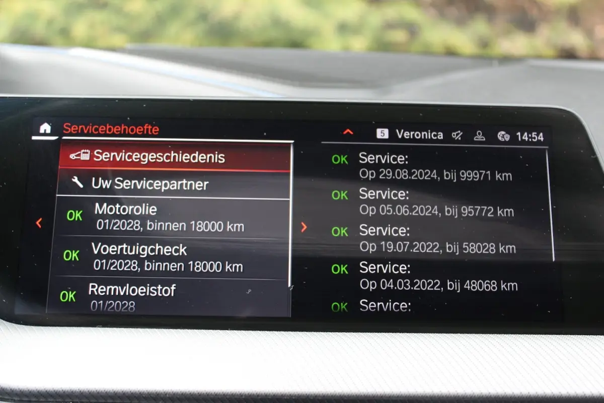 118d High Executive M 150PK Automaat | M-sportpakket | HUD | Carplay | Stoelverwarming | N