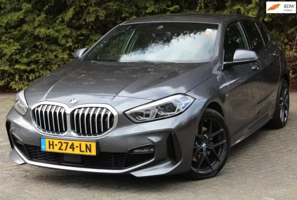 118d High Executive M 150PK Automaat | M-sportpakket | HUD | Carplay | Stoelverwarming | N