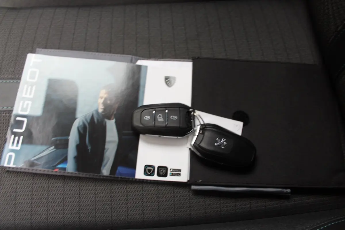 1.2 PureTech Allure Pack 130PK Automaat | Parkeercamera | Apple/Android Carplay | Cruise C