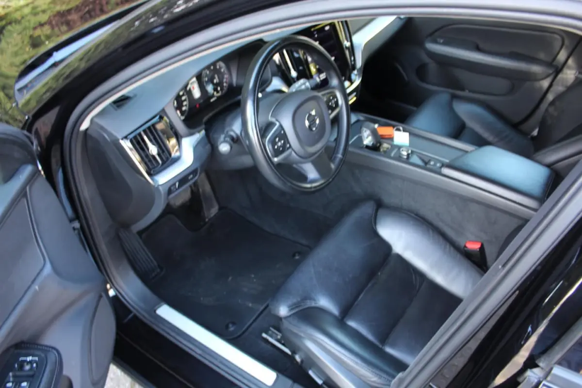 2.0 B3 Momentum 163PK Automaat | Lederen bekleding | Parkeercamera | Apple/Android Carplay