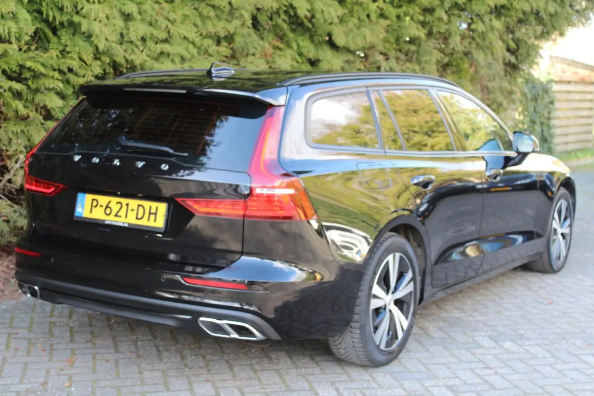 2.0 B3 Momentum 163PK Automaat | Lederen bekleding | Parkeercamera | Apple/Android Carplay