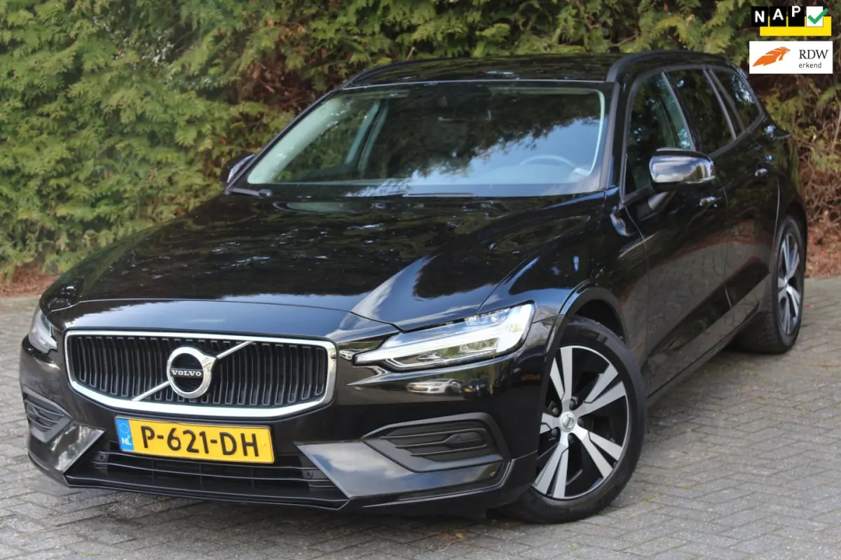 2.0 B3 Momentum 163PK Automaat | Lederen bekleding | Parkeercamera | Apple/Android Carplay