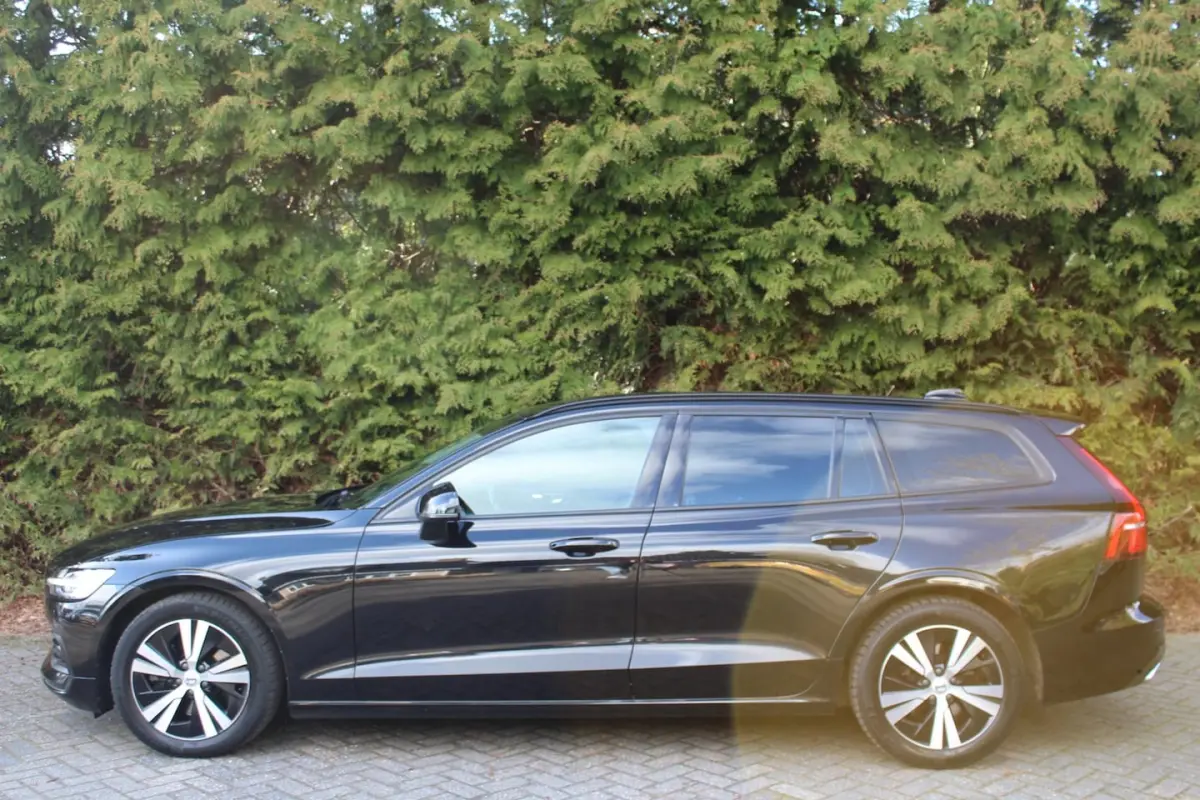 2.0 B3 Momentum 163PK Automaat | Lederen bekleding | Parkeercamera | Apple/Android Carplay