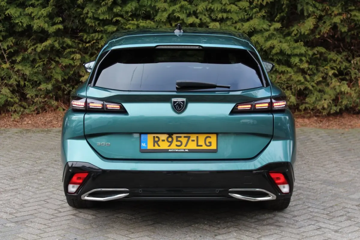1.2 PureTech Allure Pack Business 130PK | Parkeercamera | Apple/Android Carplay | Navigati