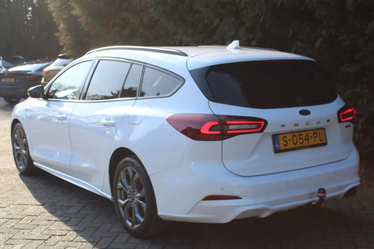 1.0 EcoBoost Hybrid ST Line Style 155PK | Stoel/stuurverwarming | Parkeersensoren | Apple/