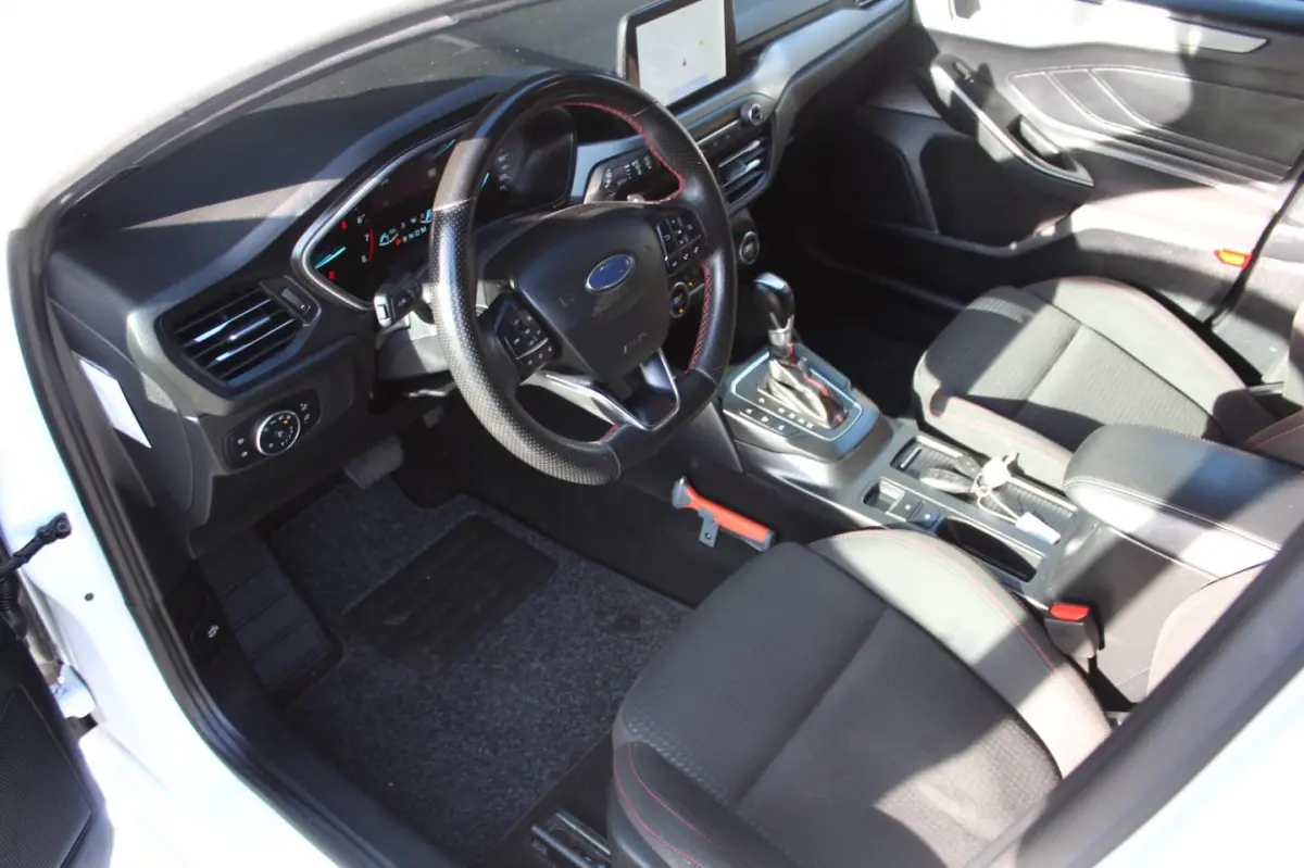 1.0 EcoBoost Hybrid ST Line Style 155PK | Stoel/stuurverwarming | Parkeersensoren | Apple/