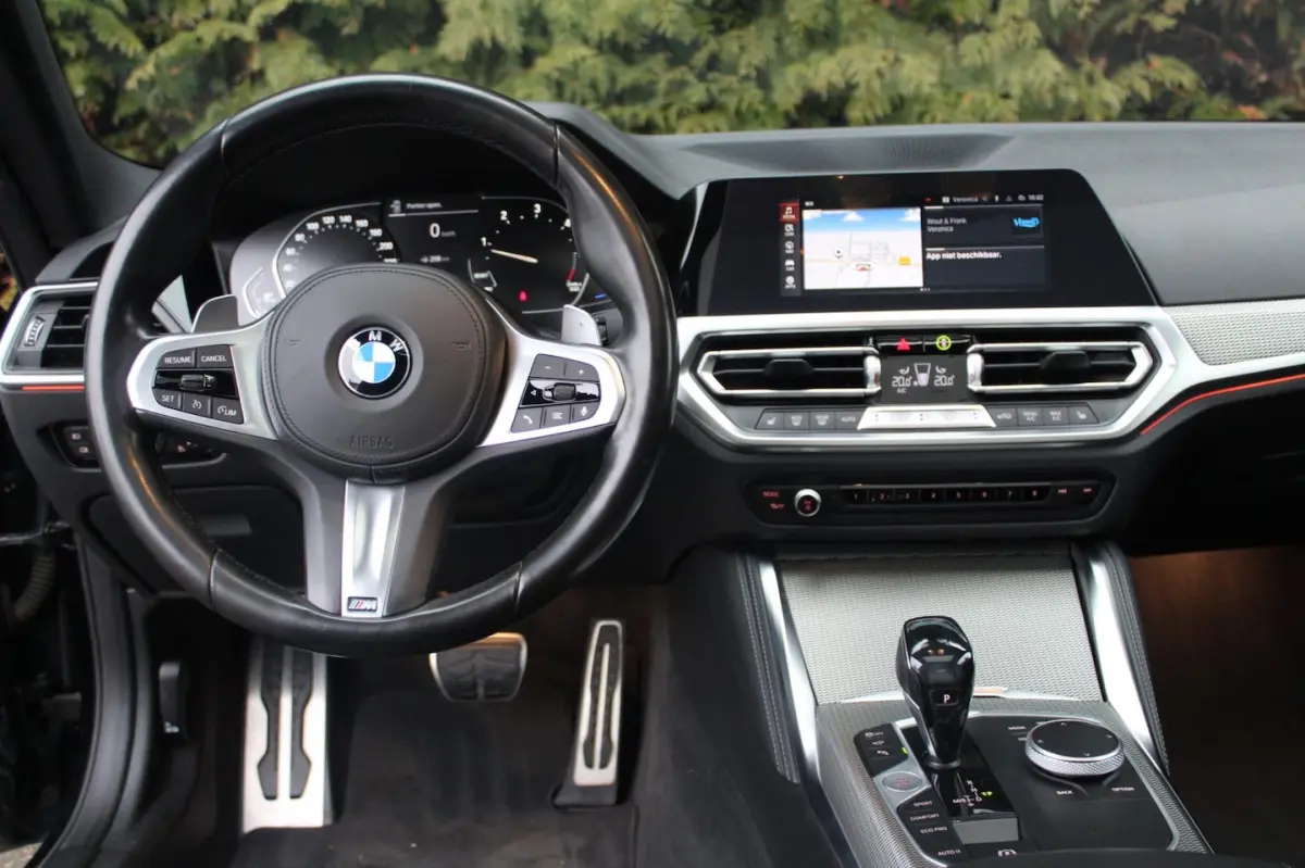 420d xDrive High Executive 190PK | M- sportpakket| BTW-AUTO | CAMERA | Panoramadak | LEDER